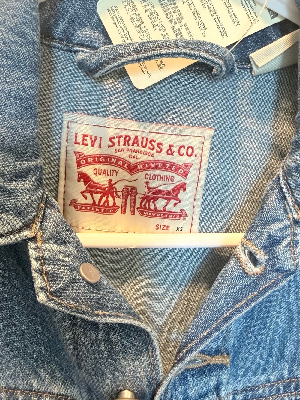 Levi's Classic Light Blue Denim Overalls Jumpsuit - Picture 3 of 4